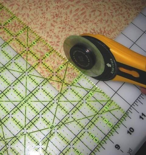 How to Make Quilt Binding from Fabric Strips - New Quilters